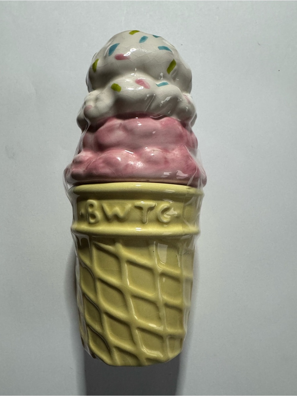 Vintage Stacking Ceramic Ice Cream Cone Salt & Pepper Shakers Y2K BWTG